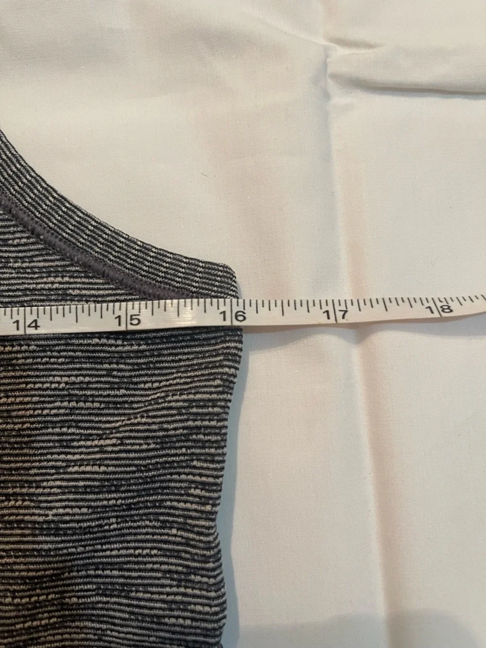 Lululemon Swiftly Tech Racerback ~size 8~ - Picture 7 of 10